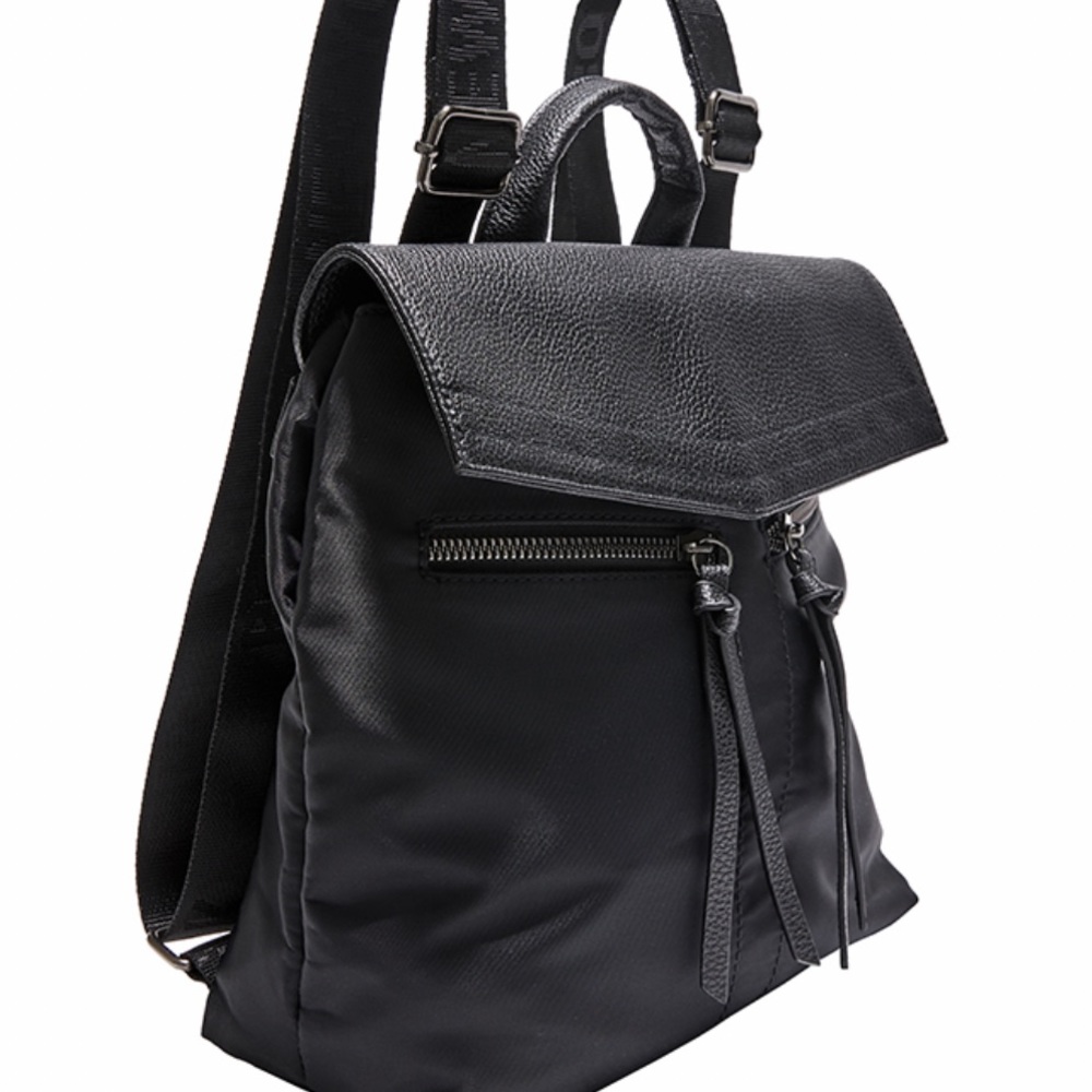 Botkier New York Black
Nylon/Faux Pebbled Leather
Backpack